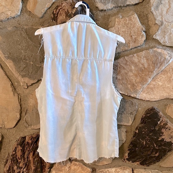 Roxy Light Blue Sleeveless Button Down Shirt Raw Hem Size S Pre Owned - Picture 5 of 6